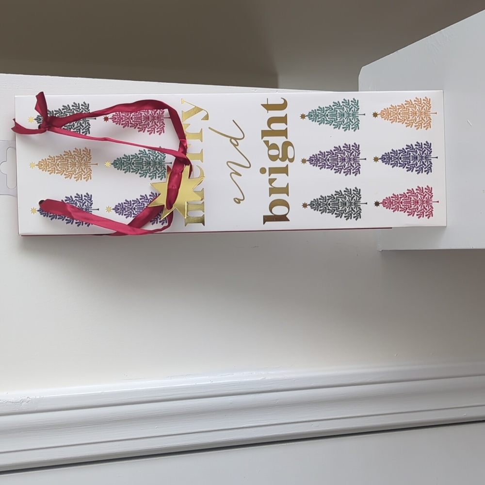 Christmas Wine  Bag By Cakewalk Signature   MSRP $49